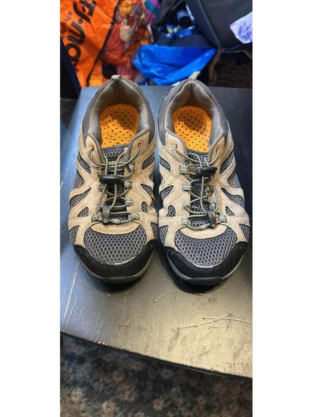 Men’s Gotcha hiking shoes size 7 (women’s 8.5)